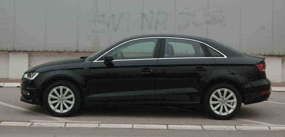 Audi A3 Limuzina crne boje