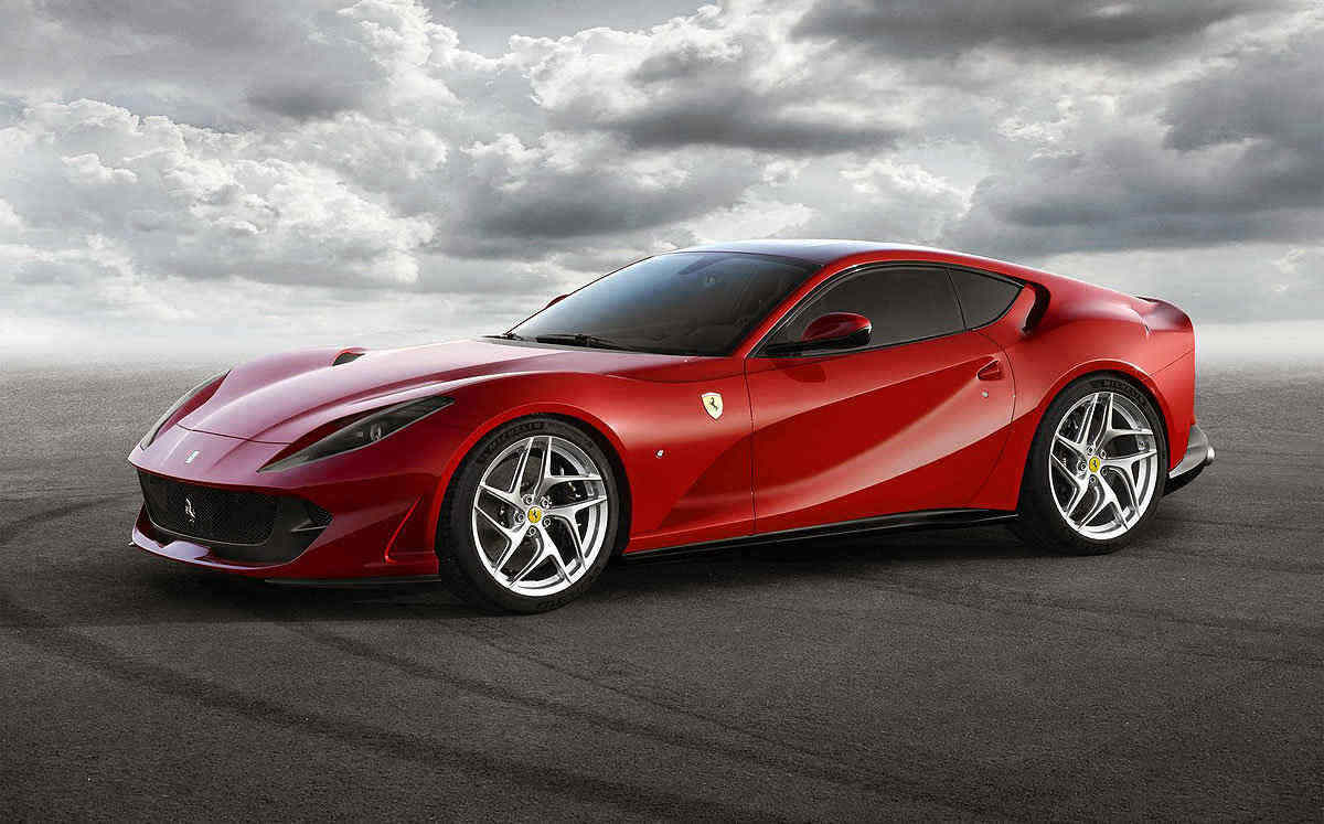 Crveni Ferrari 812 Superfast